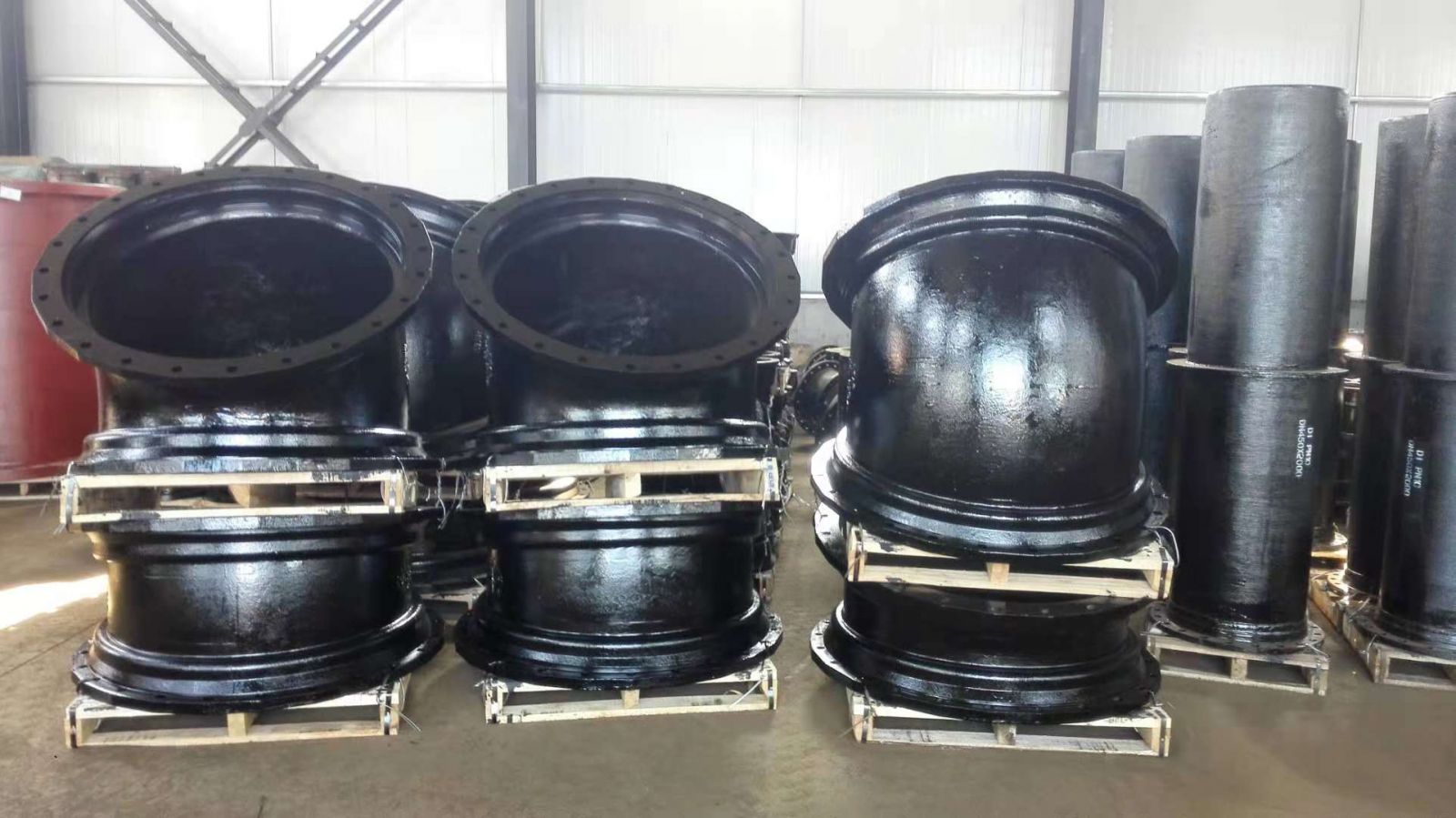 Large diameter pipe fitting1NANJING PIPEGAS INDUSTRIAL CO.,LTD.
